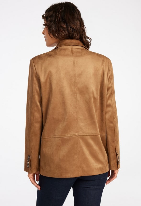 CA2500579-2610-4_589x860_a6280fb4-0f40-4571-b851-2868a241b446