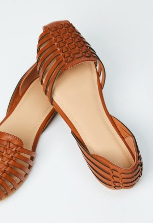 Lucita Woven Flat