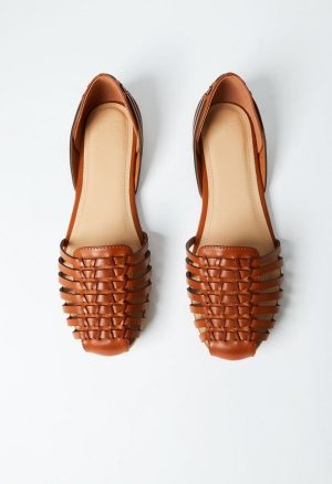 Lucita Woven Flat