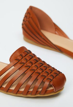 Lucita Woven Flat