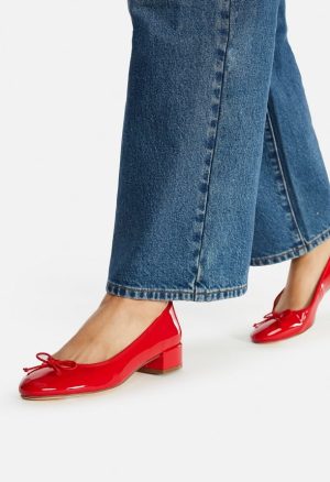 Madelaine Block Heeled Pump