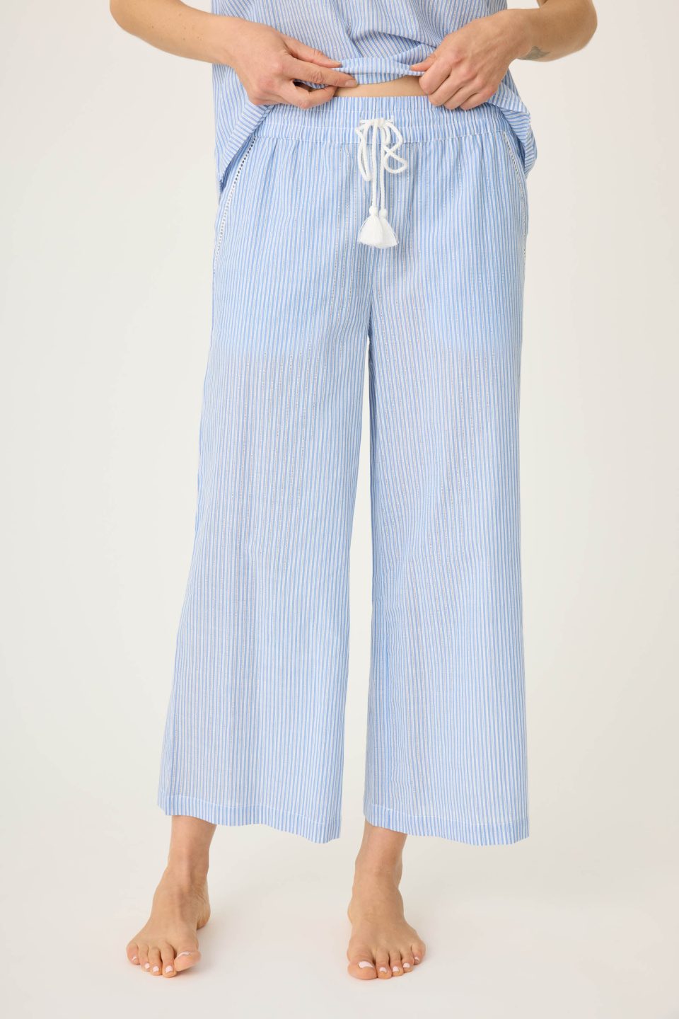 Dainty Daisy Open Leg Crop Pants
