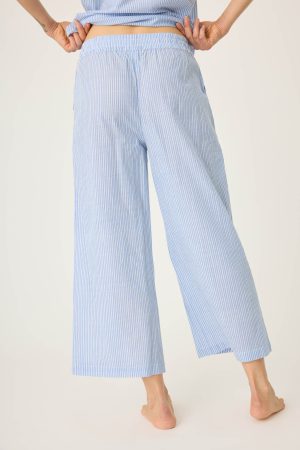 Dainty Daisy Open Leg Crop Pants